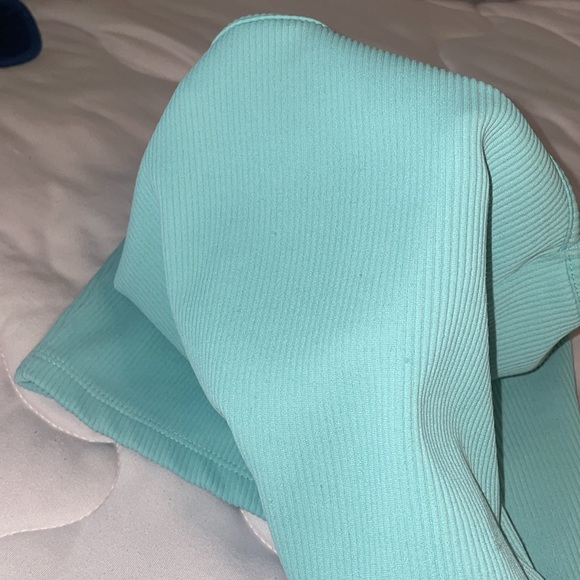 crop top - Picture 3 of 3